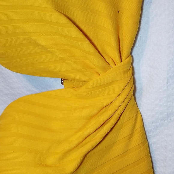 NWT LIGHTLY LINED MOLDED CUPS UNDERWIRE SWIMSUIT SWIM BRA TOP. 34DD - Picture 2 of 6